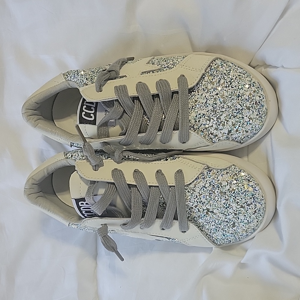 NWOT CCDB kids shoes size 34